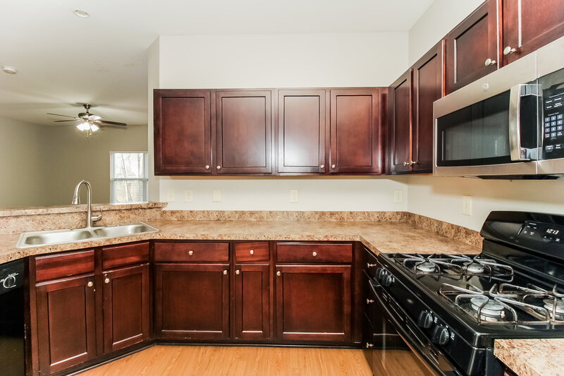 1,880/Mo, 480 Hill Crest Cir Hiram, GA 30141 Kitchen View 2