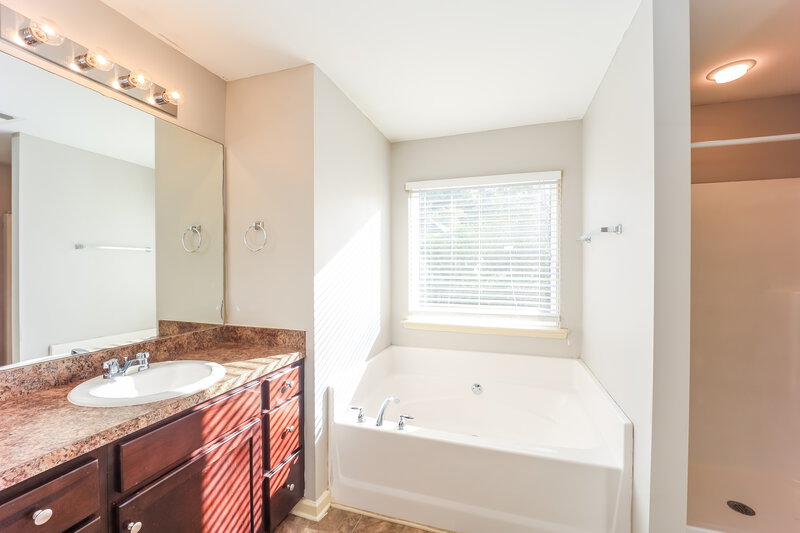 2,440/Mo, 474 Highland Falls Dr Hiram, GA 30141 Main Bathroom View