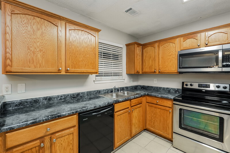 1,895/Mo, 4091 Angels Dr Stockbridge, GA 30281 Kitchen View