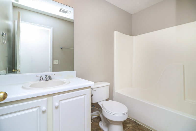 2,210/Mo, 1240 Chris Lake Dr Lawrenceville, GA 30046 Bathroom View