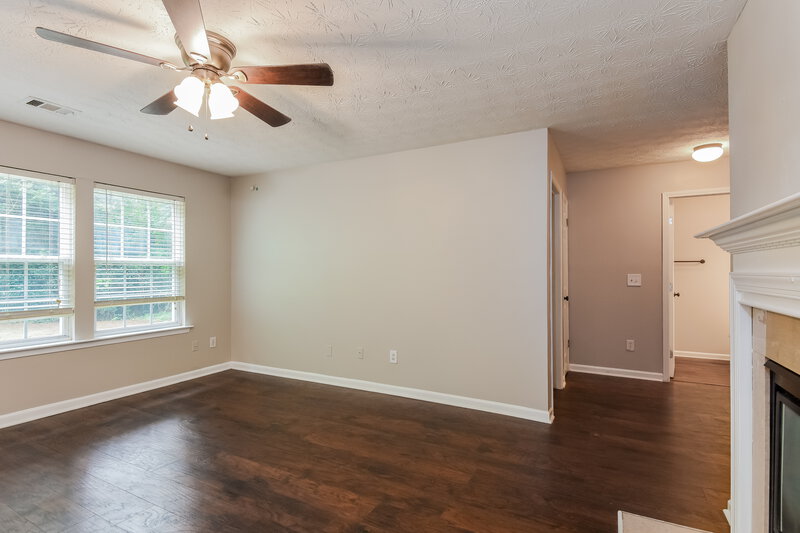 2,375/Mo, 156 Village Trce Woodstock, GA 30188 Family Room View
