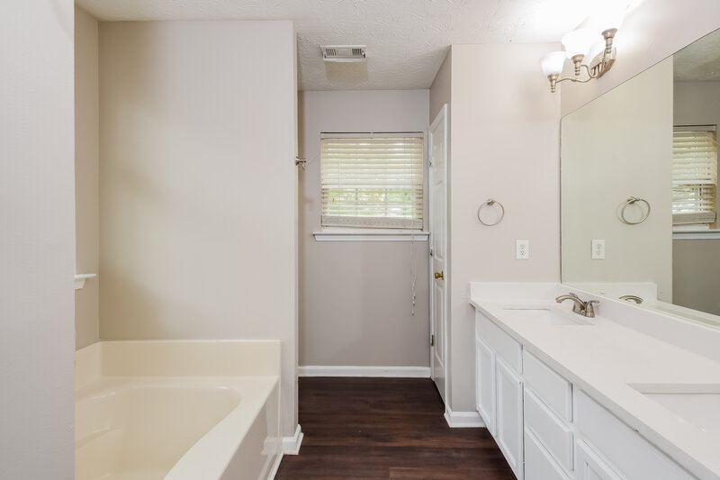 2,375/Mo, 156 Village Trce Woodstock, GA 30188 Main Bathroom View