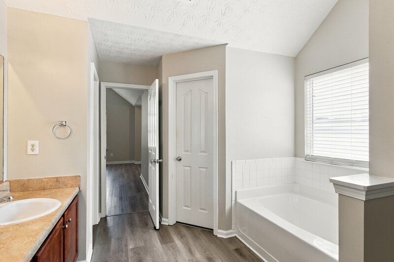 2,265/Mo, 86 Saint Charles Pl Sharpsburg, GA 30277 Primary Bathroom View 2