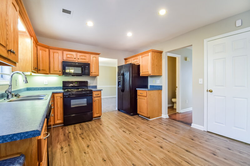 2,510/Mo, 208 Chesapeake Ln Woodstock, GA 30189 Kitchen View