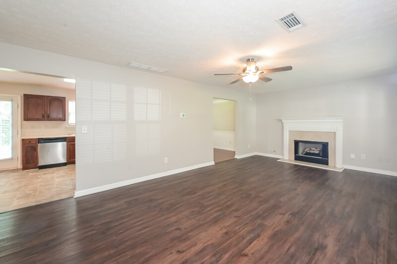 1,900/Mo, 1405 Stephens Pond Vw Loganville, GA 30052 Living Room View