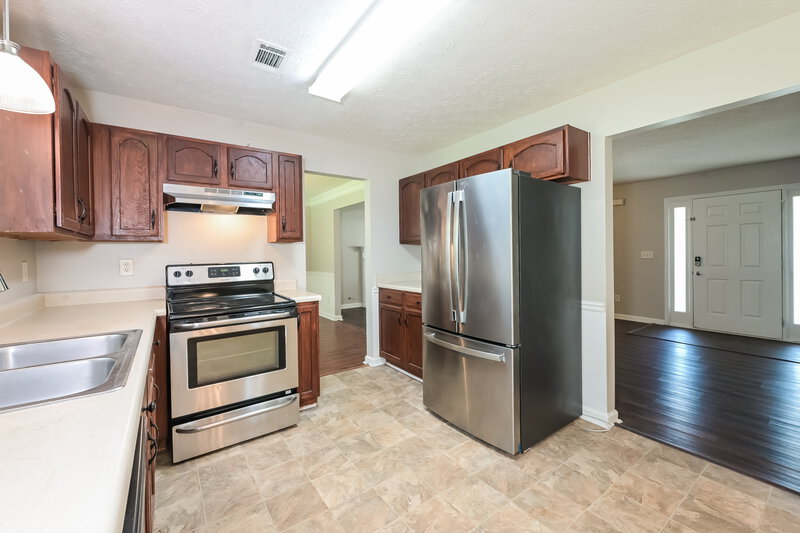 1,900/Mo, 1405 Stephens Pond Vw Loganville, GA 30052 Kitchen View 2