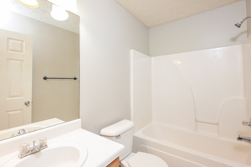 1,900/Mo, 1405 Stephens Pond Vw Loganville, GA 30052 Bathroom View