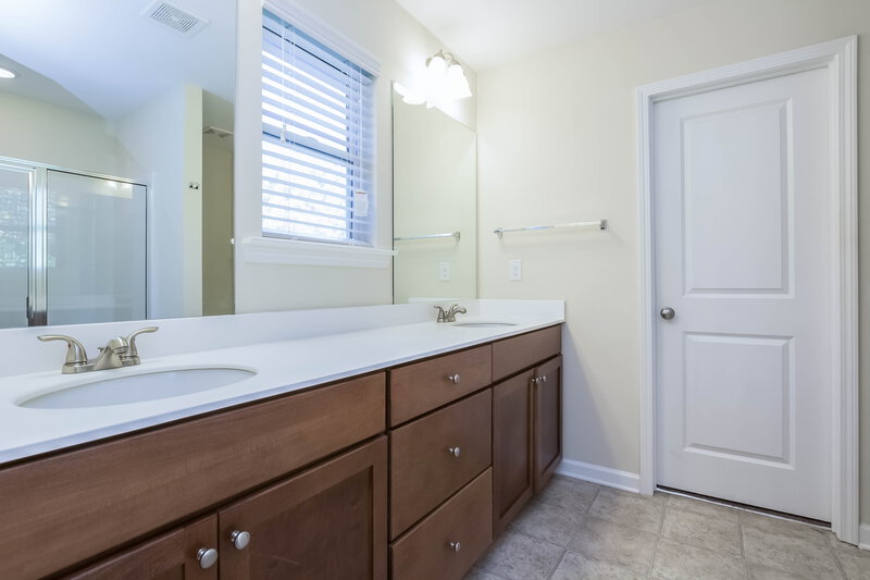 1,995/Mo, 308 Darbys Run Ct Hiram, GA 30141 Master Bathroom View