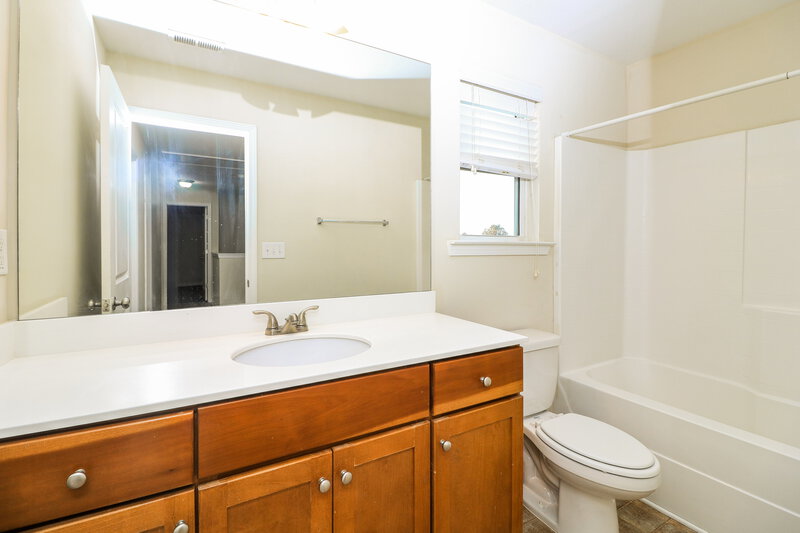 1,820/Mo, 374 Darbys Run Ct Hiram, GA 30141 Bathroom View