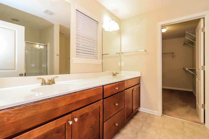 1,985/Mo, 386 Darbys Run Ct Hiram, GA 30141 Main Bathroom View