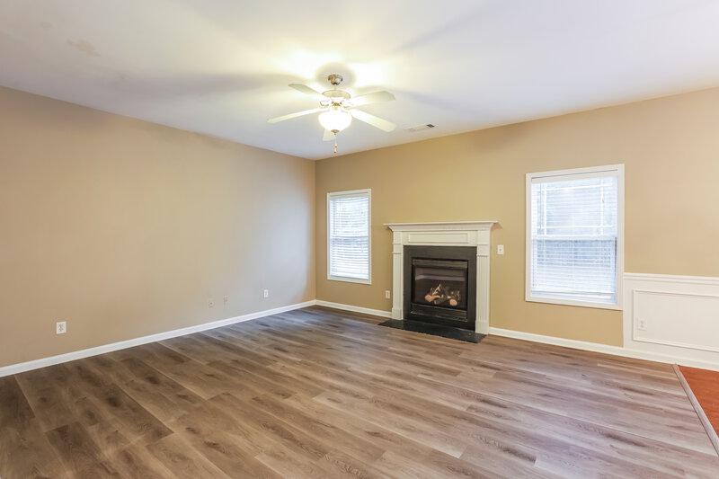 1,990/Mo, 95 Stonebridge Crossing Newnan, GA 30265 Living Room View