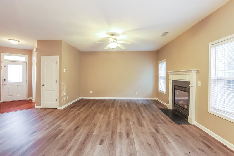 1,990/Mo, 95 Stonebridge Crossing Newnan, GA 30265 Living Room View 2