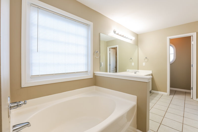 1,990/Mo, 95 Stonebridge Crossing Newnan, GA 30265 Main Bathroom View