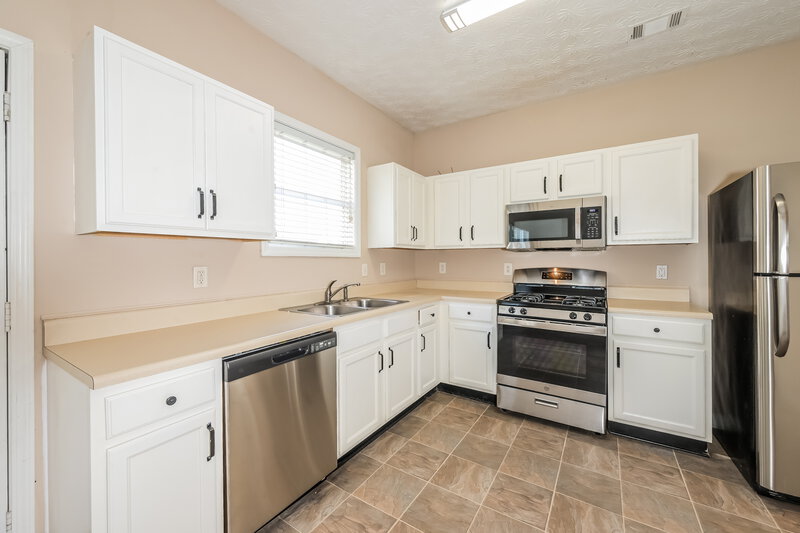 1,775/Mo, 462 Marsh Lake Rd Lawrenceville, GA 30045 Kitchen View