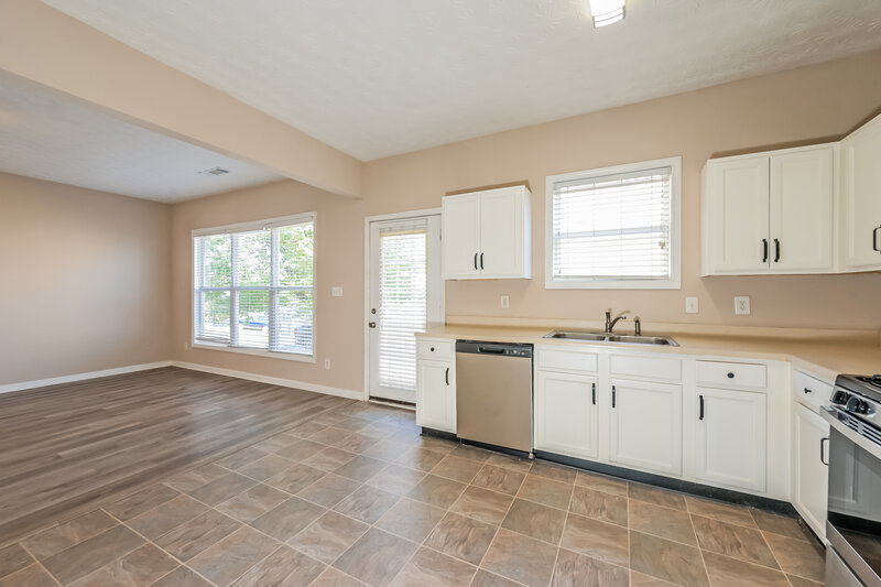 1,775/Mo, 462 Marsh Lake Rd Lawrenceville, GA 30045 Kitchen View 2