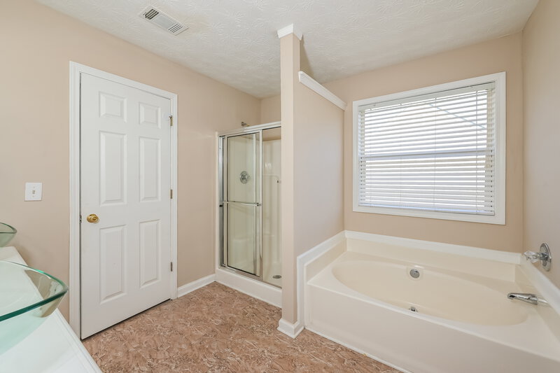 1,775/Mo, 462 Marsh Lake Rd Lawrenceville, GA 30045 Main Bathroom View 2
