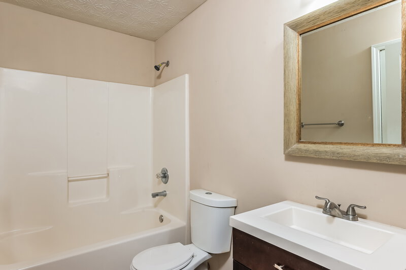 1,775/Mo, 462 Marsh Lake Rd Lawrenceville, GA 30045 Bathroom View