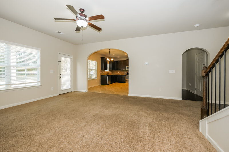 2,360/Mo, 917 Piedmont Dr Locust Grove, GA 30248 Living Room View 3