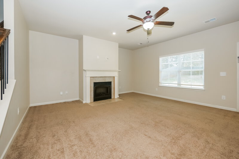 2,360/Mo, 917 Piedmont Dr Locust Grove, GA 30248 Living Room View 4