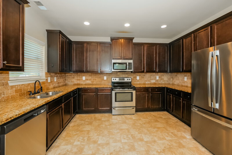 2,360/Mo, 917 Piedmont Dr Locust Grove, GA 30248 Kitchen View