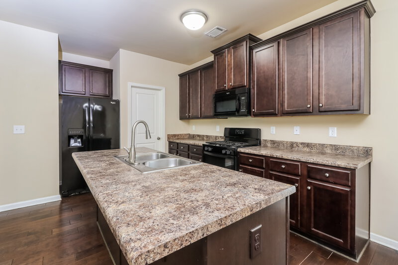 2,850/Mo, 2950 E Captiva Dr Douglasville, GA 30135 Kitchen View 2