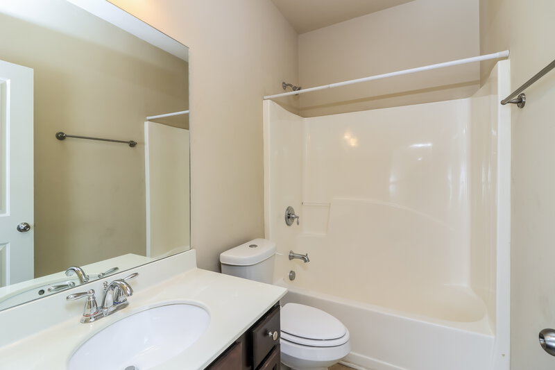 2,850/Mo, 2950 E Captiva Dr Douglasville, GA 30135 Bathroom View