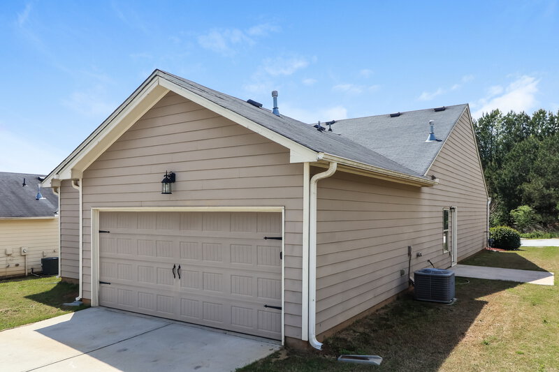 2,850/Mo, 2950 E Captiva Dr Douglasville, GA 30135 Rear View