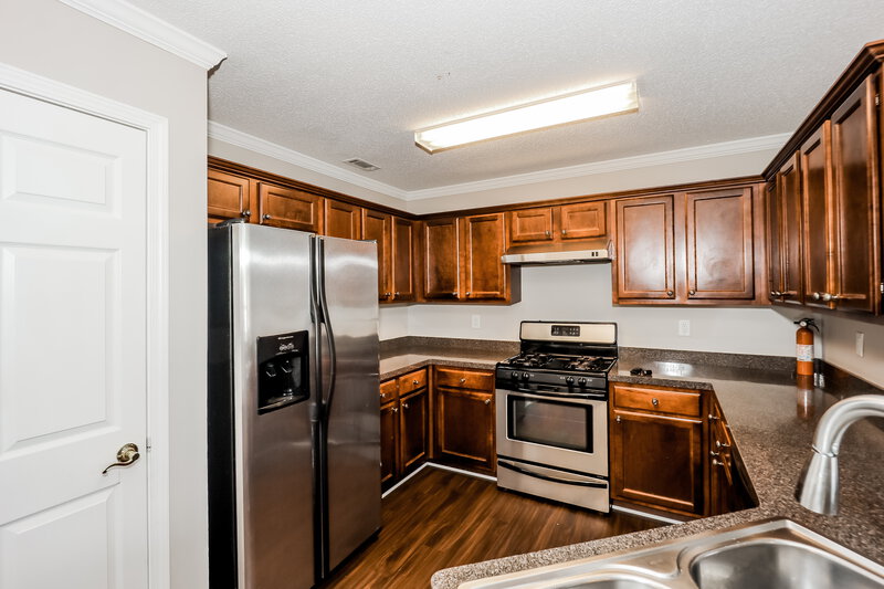 1,990/Mo, 26 Kentucky Ave Sharpsburg, GA 30277 Kitchen View