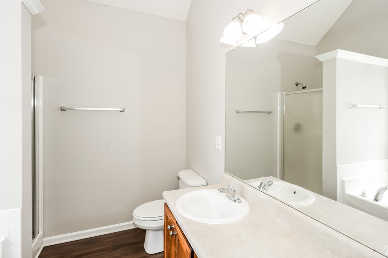 1,990/Mo, 26 Kentucky Ave Sharpsburg, GA 30277 Main Bathroom View