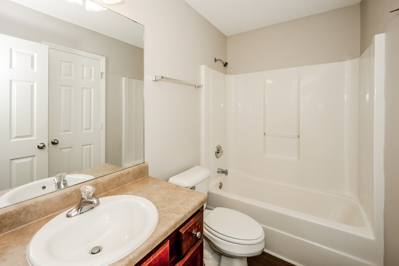 1,990/Mo, 26 Kentucky Ave Sharpsburg, GA 30277 Bathroom View 2