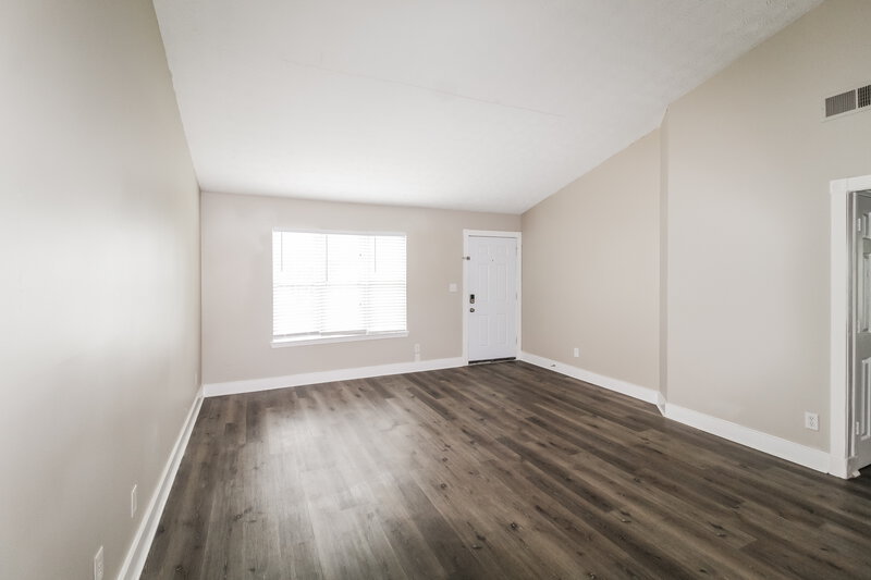 2,260/Mo, 400 S Preston Trl Alpharetta, GA 30022 Family Room View