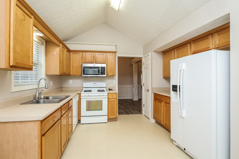 2,285/Mo, 1442 Culverstone Dr Lawrenceville, GA 30043 Kitchen View