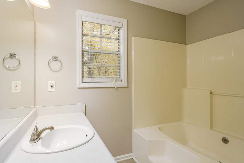 1,855/Mo, 7400 Hunters Ridge Dr Douglasville, GA 30134 Main Bathroom View