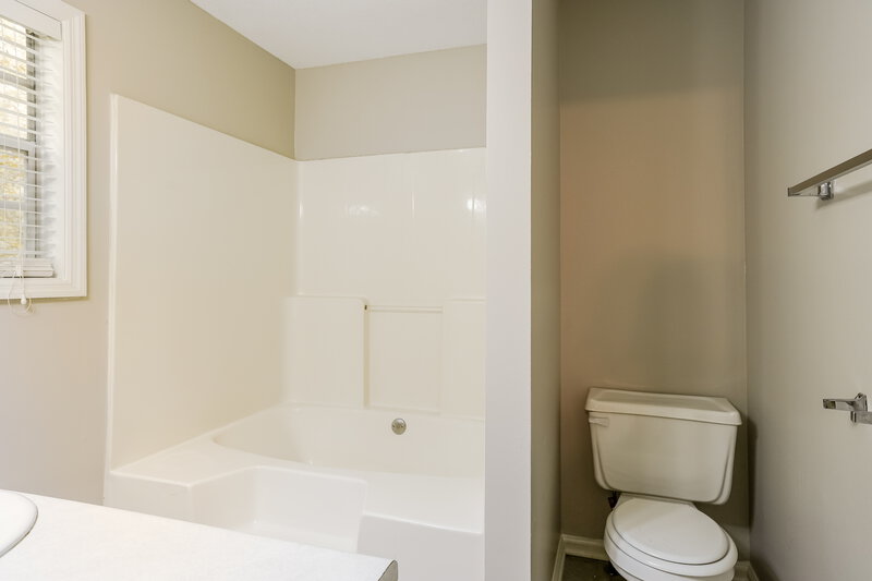 1,855/Mo, 7400 Hunters Ridge Dr Douglasville, GA 30134 Main Bathroom View 2