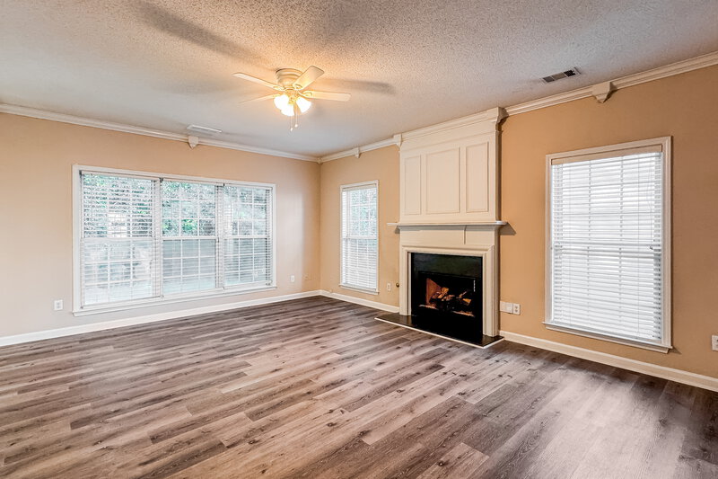 2,300/Mo, 4108 Glenaire Way NW Acworth, GA 30101 Living Room View 2