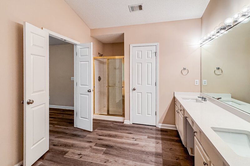 2,300/Mo, 4108 Glenaire Way NW Acworth, GA 30101 Main Bathroom View