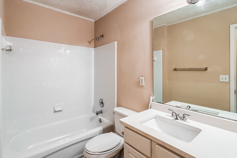 2,300/Mo, 4108 Glenaire Way NW Acworth, GA 30101 Bathroom View