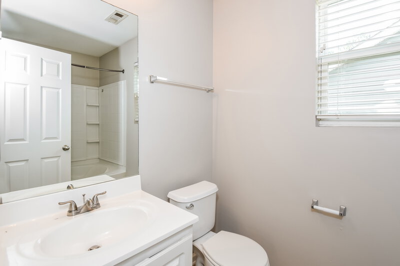 2,530/Mo, 307 Kaley Dr Canton, GA 30114 Main Bathroom View