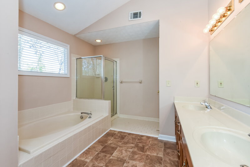 2,125/Mo, 1180 Rockmart Cir NW Kennesaw, GA 30144 Main Bathroom View
