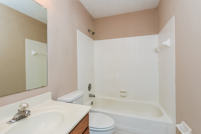 2,125/Mo, 1180 Rockmart Cir NW Kennesaw, GA 30144 Bathroom View
