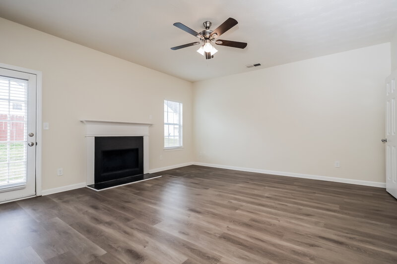 2,000/Mo, 80 Keyton Dr Covington, GA 30016 Living Room View