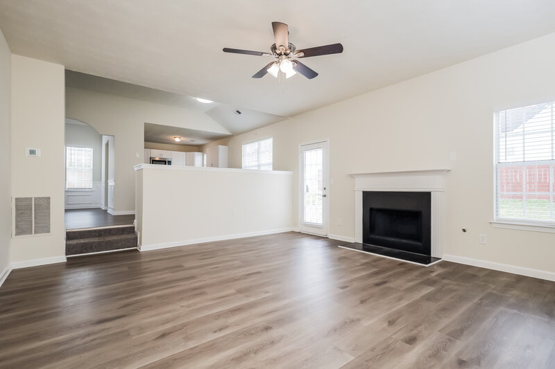 2,000/Mo, 80 Keyton Dr Covington, GA 30016 Living Room View 2