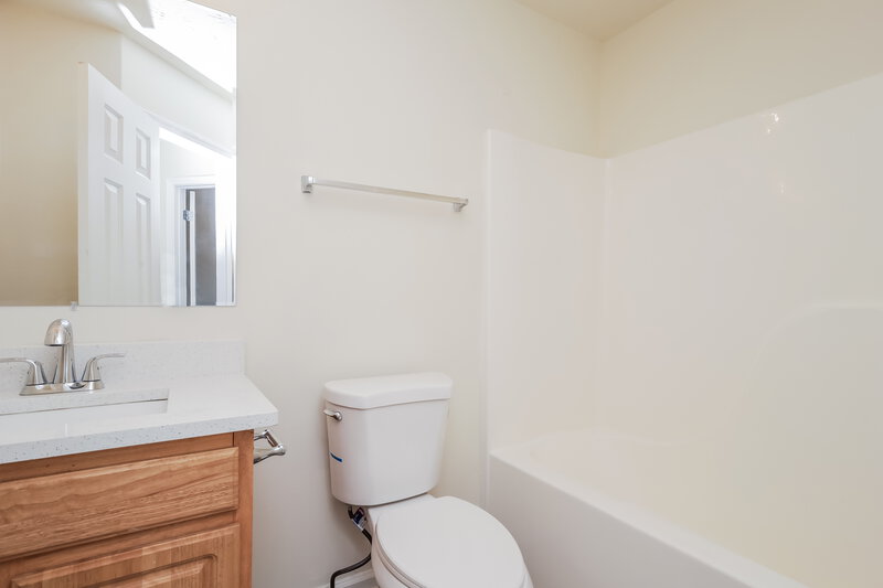 2,000/Mo, 80 Keyton Dr Covington, GA 30016 Bathroom View