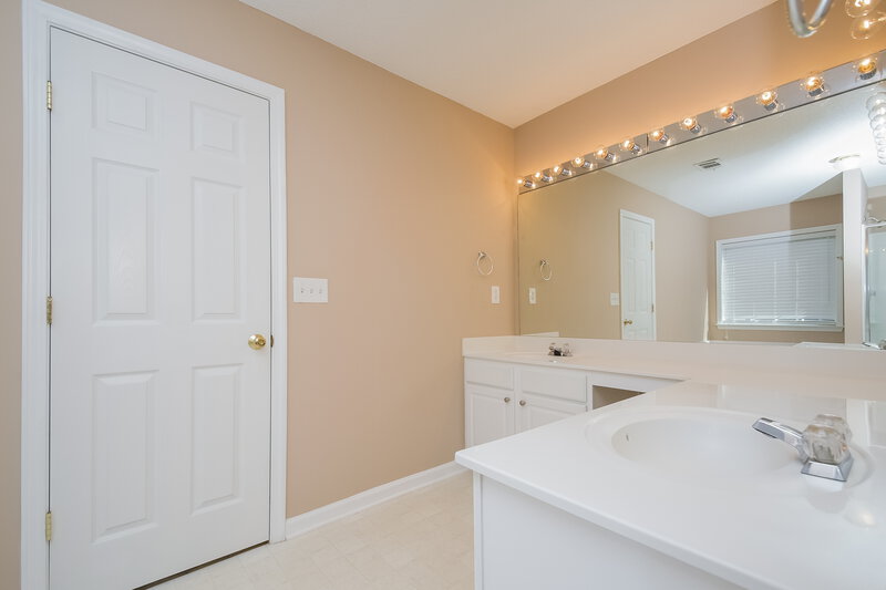 2,505/Mo, 203 Cleavers Close Woodstock, GA 30188 Master Bathroom View