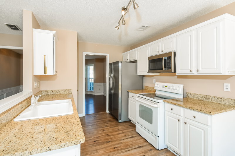 2,500/Mo, 203 Cleavers Close Woodstock, GA 30188 Kitchen View