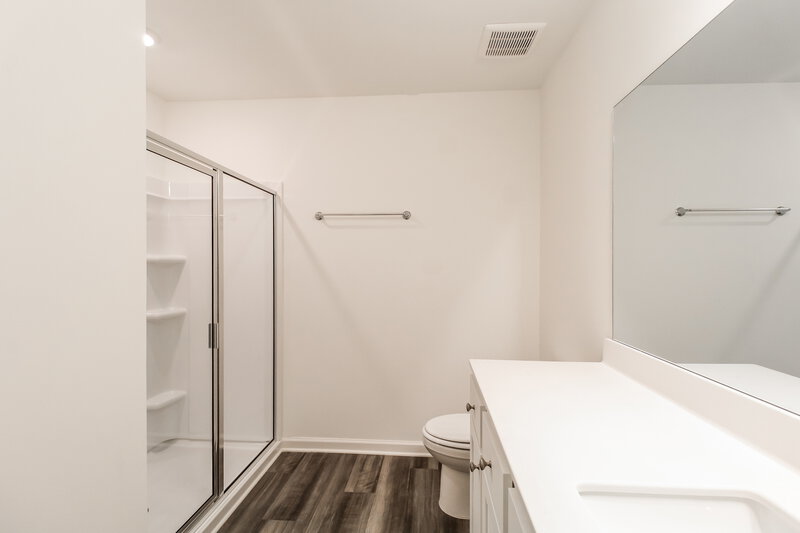 2,325/Mo, 7546 Saffron Ave Covington, GA 30014 Main Bathroom View