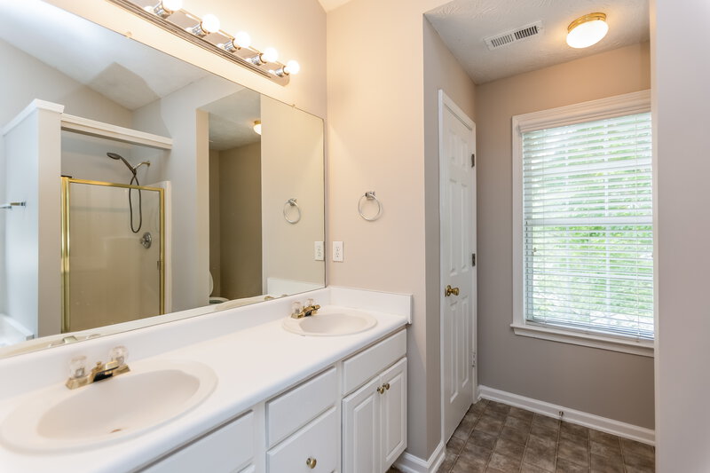2,305/Mo, 483 Ethridge Dr NW Kennesaw, GA 30144 Main Bathroom View