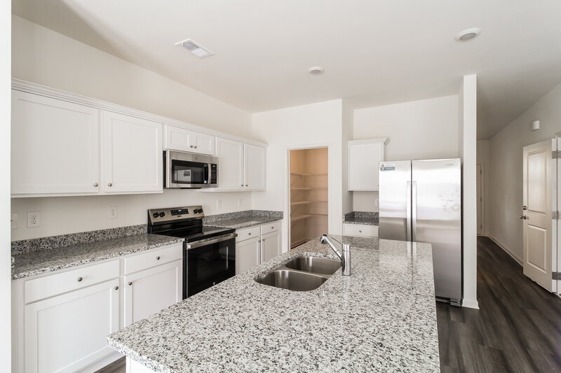 2,075/Mo, 7420 Cranleigh St Covington, GA 30014 Kitchen View