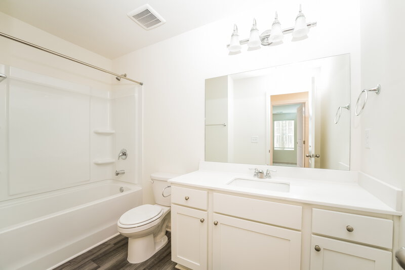 3,160/Mo, 7404 Cranleigh St Covington, GA 30014 Bathroom View