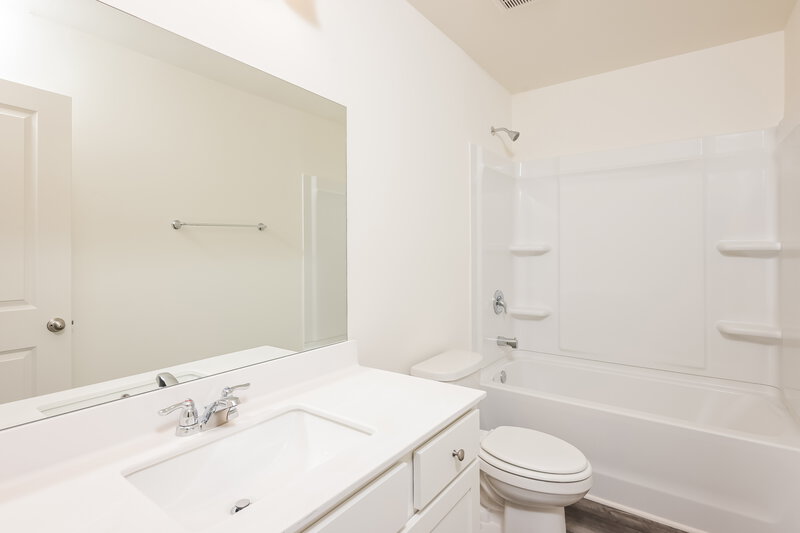 1,875/Mo, 128 Hargrave Ave Bethlehem, GA 30620 Bathroom View